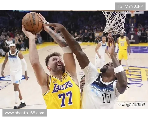 湖人对决快船激战正酣球迷期待的洛城德比即将上演